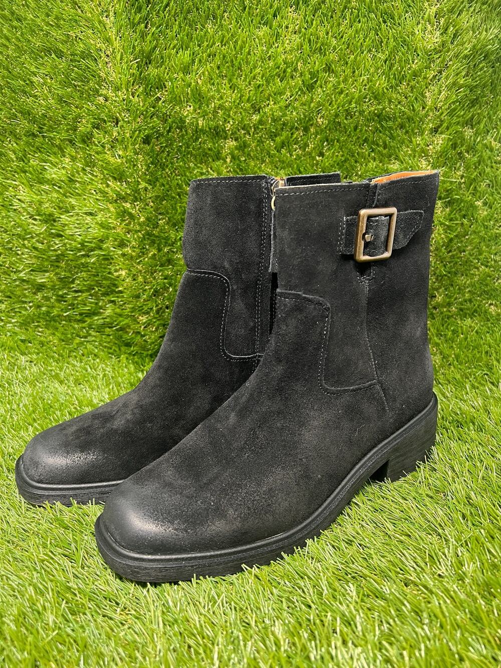 Franco Sarto Women's 8M Gillian Black Suede Boots